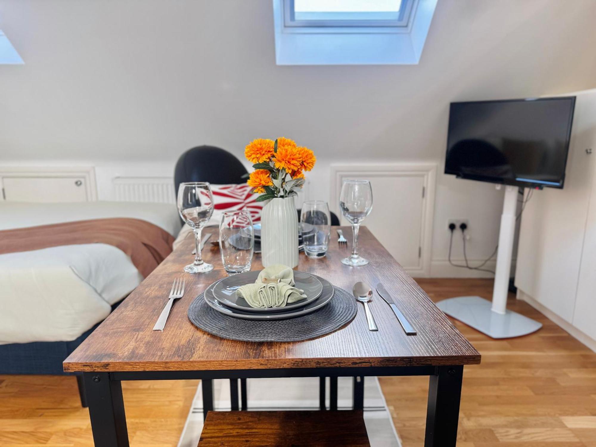 Ideal Studio Loft 30Min To Central Londen Buitenkant foto